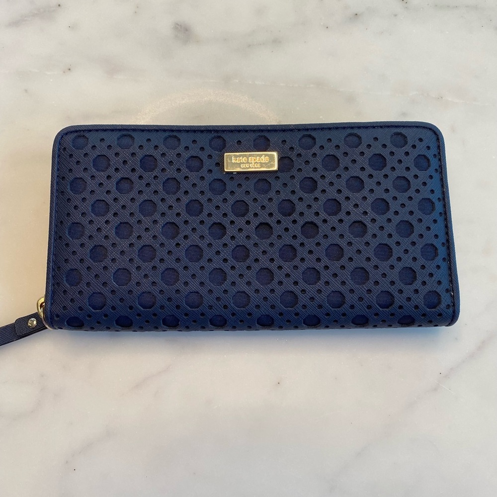 Kate Spade Zip around wallet